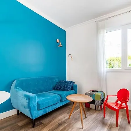 Paris La Defense - Refurbished Independent House *