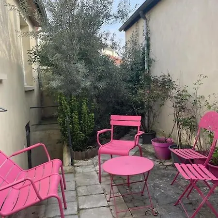 Paris La Defense - Refurbished Independent House Holiday home *
