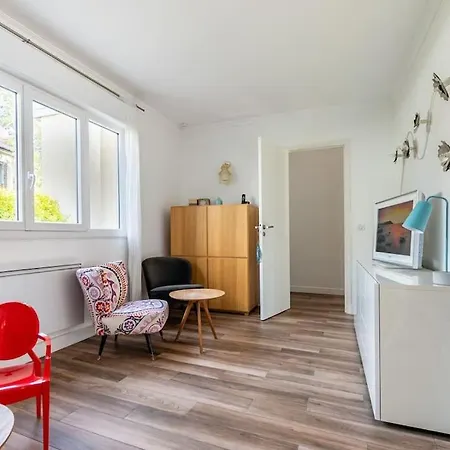 Paris La Defense - Refurbished Independent House
