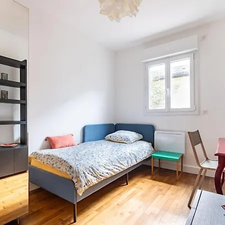 Paris La Defense - Refurbished Independent House Holiday home *