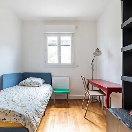 Paris La Defense - Refurbished Independent House