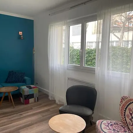 Paris La Defense - Refurbished Independent House Holiday home *