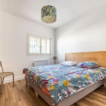 Paris La Defense - Refurbished Independent House Holiday home