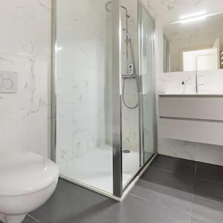 Holiday home Paris La Defense - Refurbished Independent House *