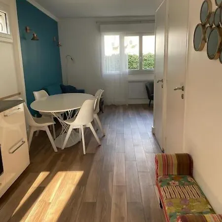 Paris La Defense - Refurbished Independent House Holiday home La Garenne-Colombes